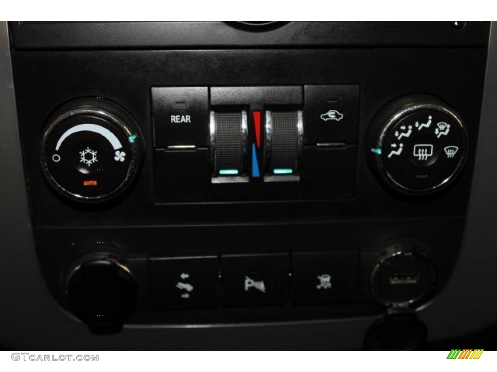 2010 Suburban LS 4x4 - Sheer Silver Metallic / Ebony photo #17