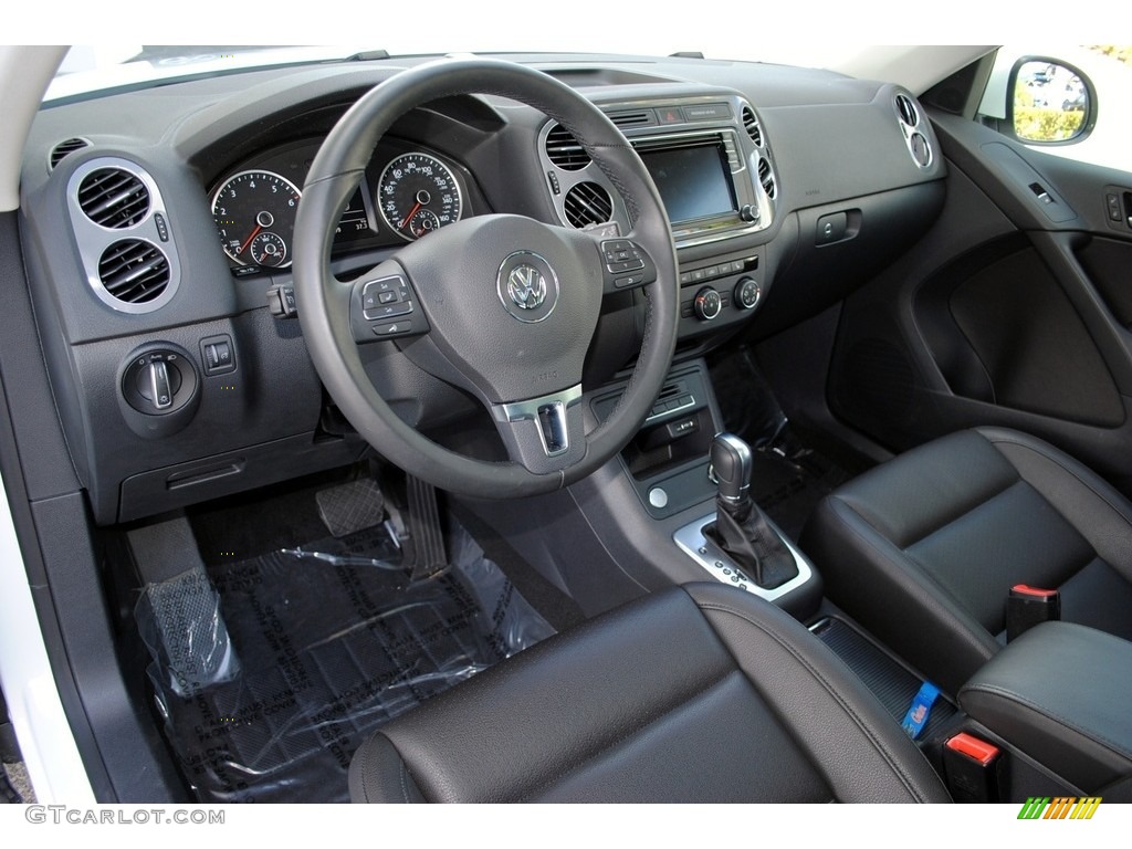 Charcoal Interior 2017 Volkswagen Tiguan Wolfsburg Photo #119884936