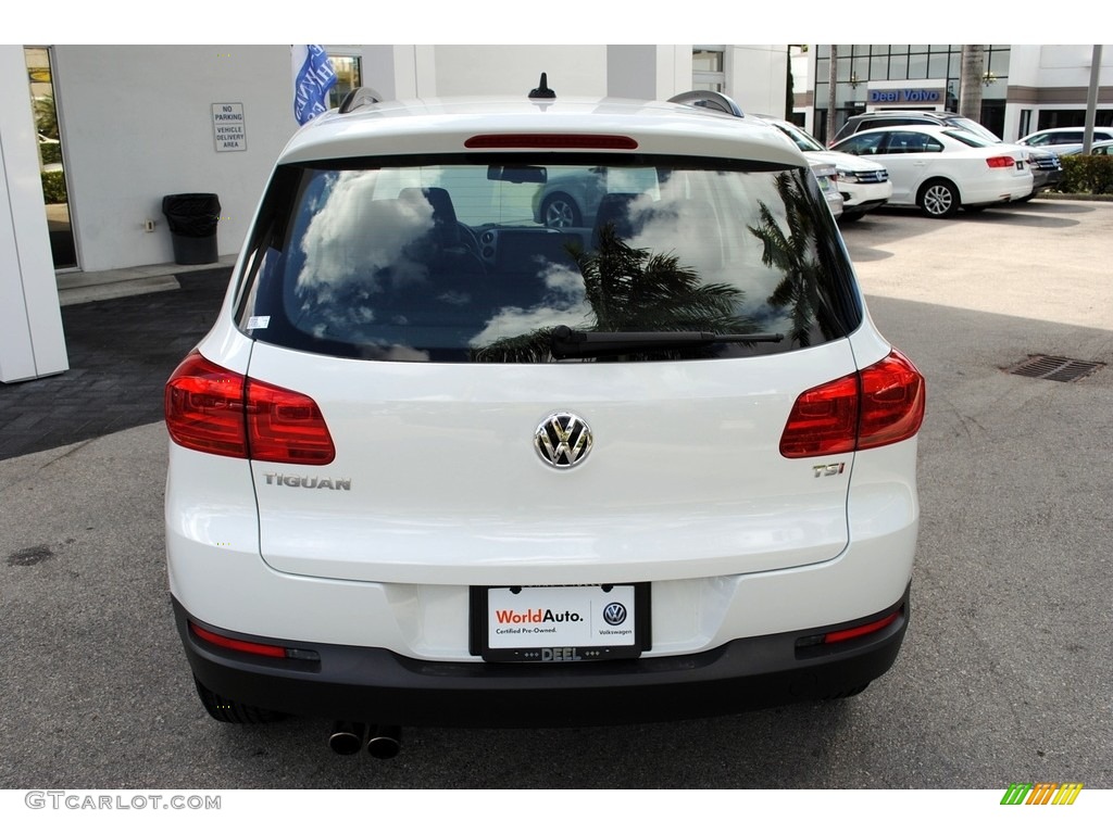 2017 Tiguan S - Pure White / Beige/Black photo #8