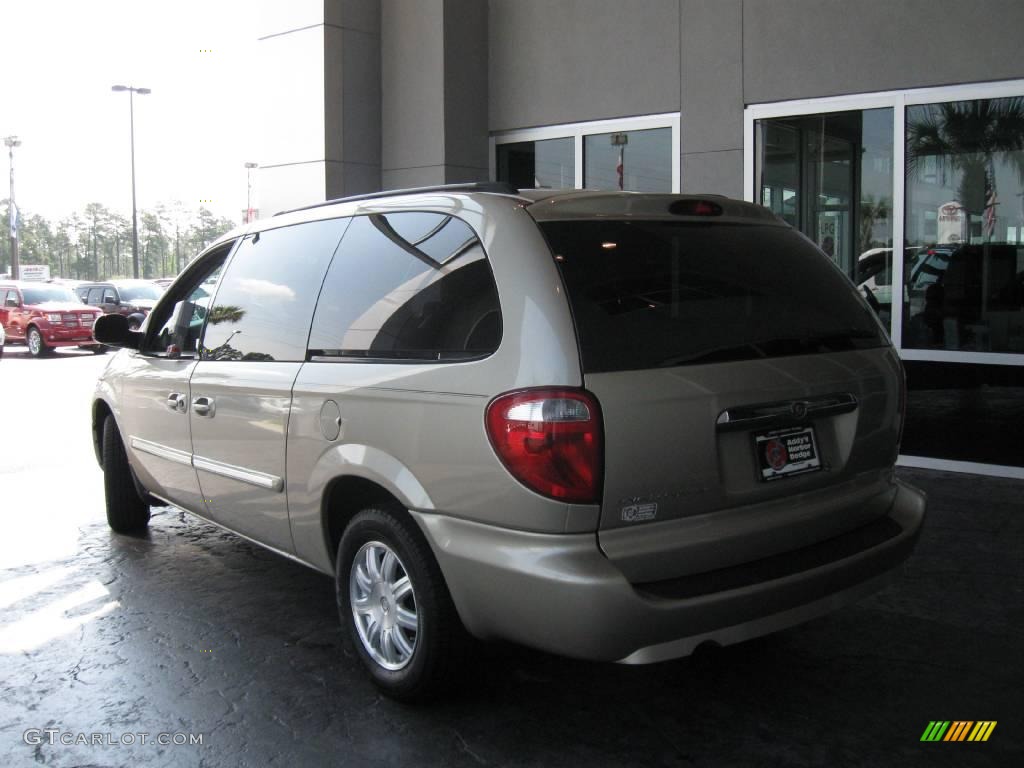 2007 Town & Country Touring - Linen Gold Metallic / Dark Khaki/Light Graystone photo #7