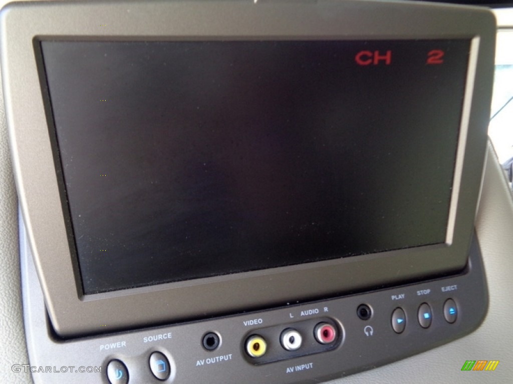 2010 Lincoln MKT FWD Entertainment System Photo #119913751