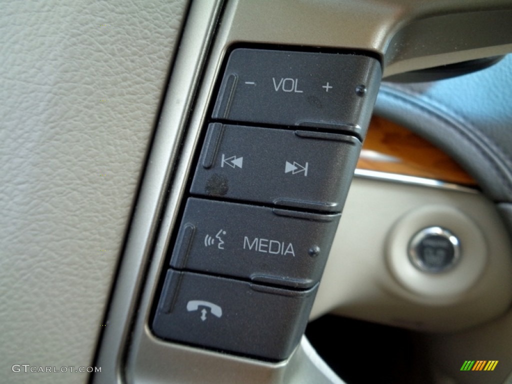 2010 Lincoln MKT FWD Controls Photo #119914291