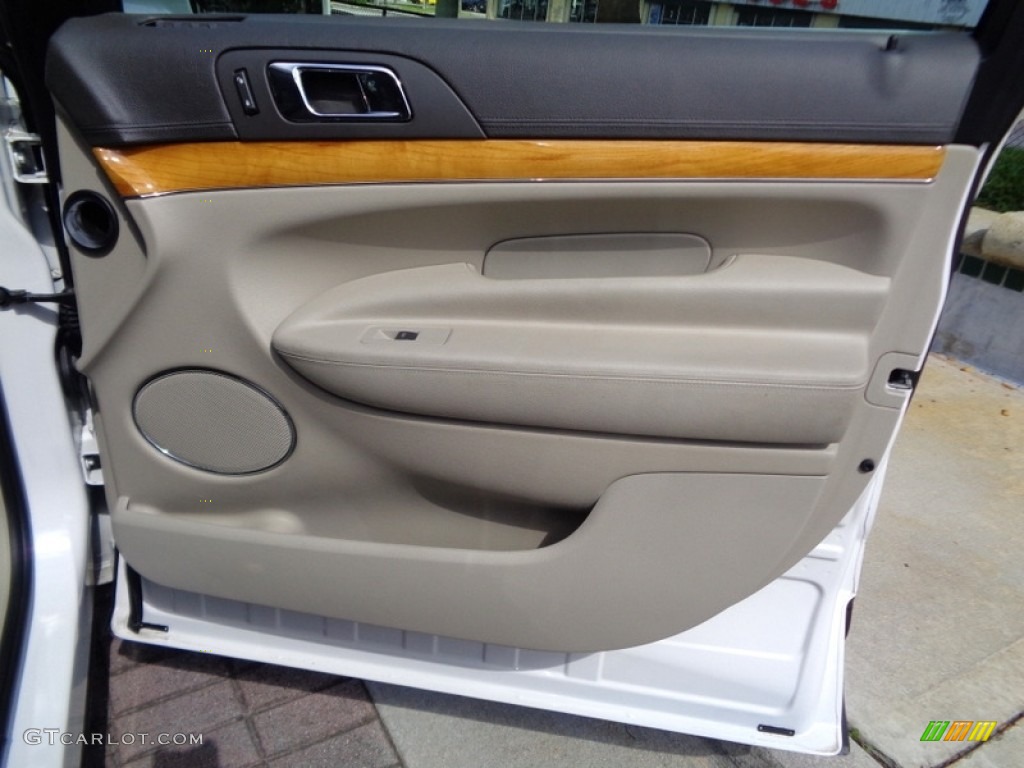 2010 Lincoln MKT FWD Light Stone Door Panel Photo #119914449