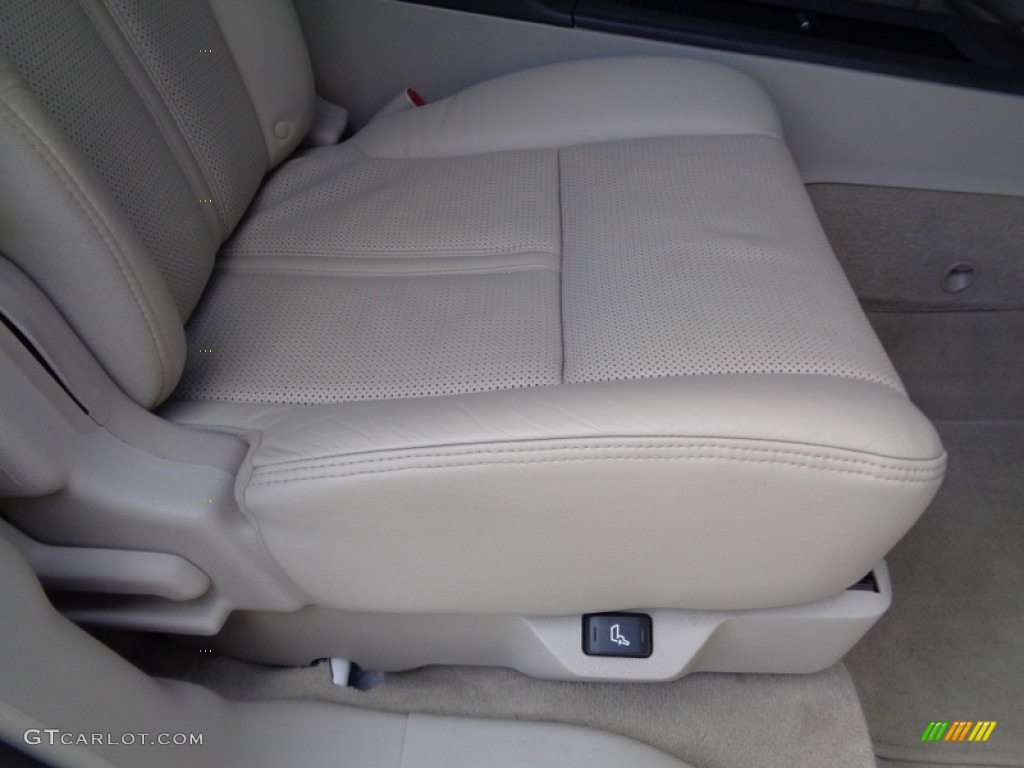 2010 Lincoln MKT FWD Front Seat Photo #119914507