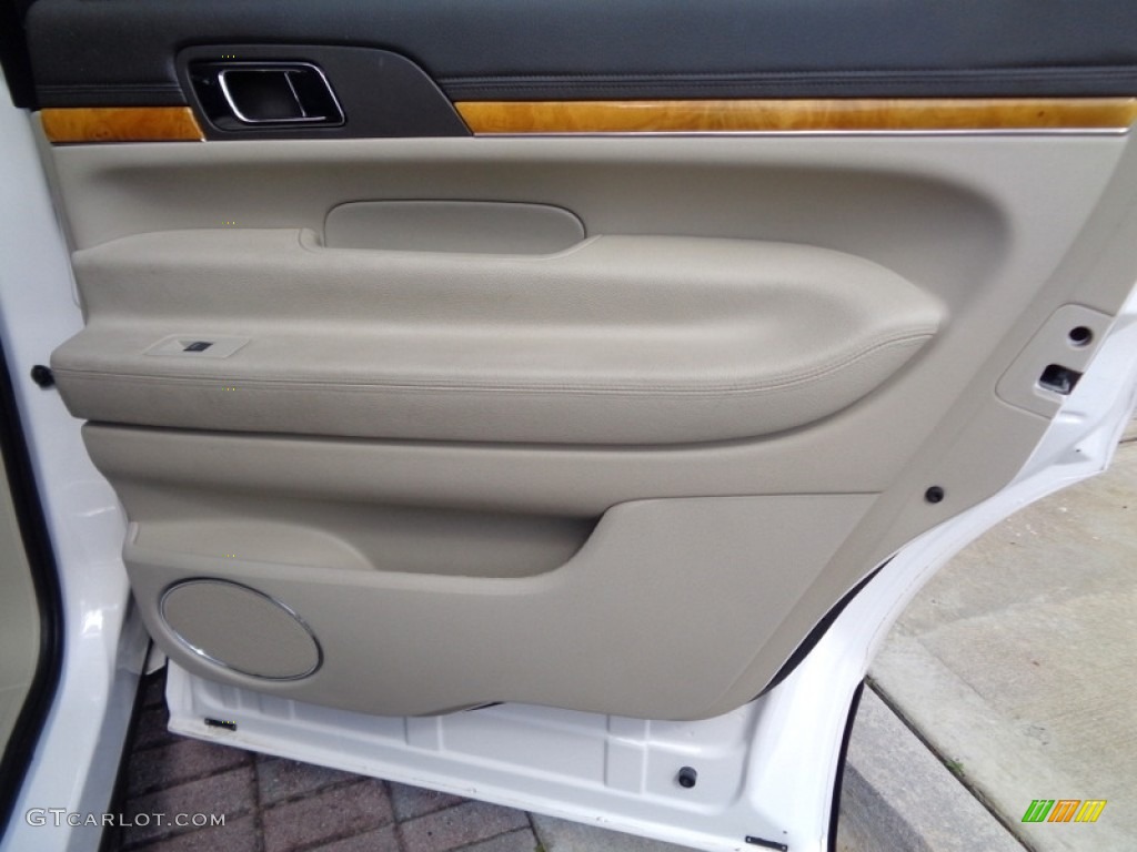 2010 Lincoln MKT FWD Light Stone Door Panel Photo #119914591
