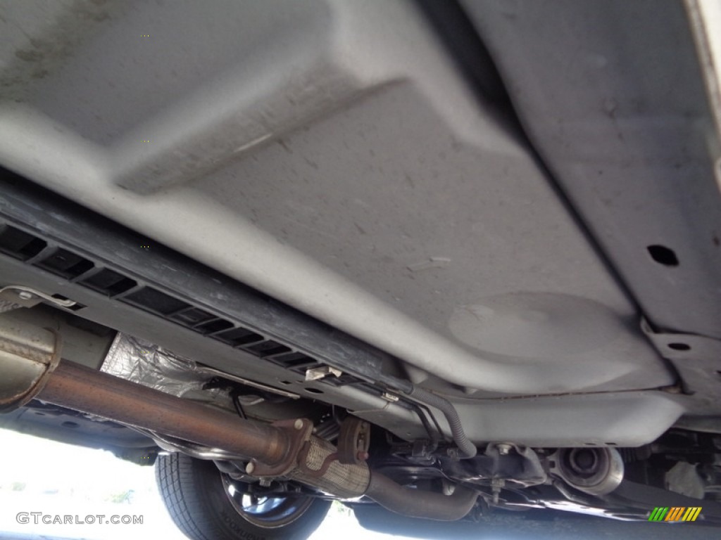 2010 Lincoln MKT FWD Undercarriage Photo #119914942