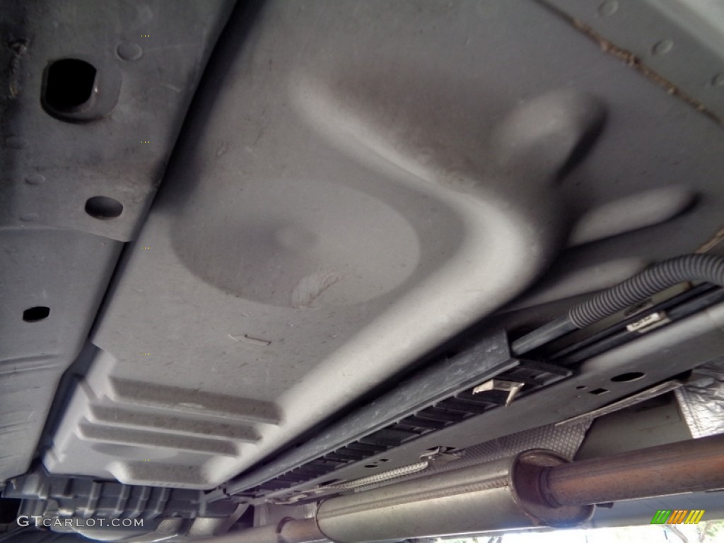2010 Lincoln MKT FWD Undercarriage Photo #119915005