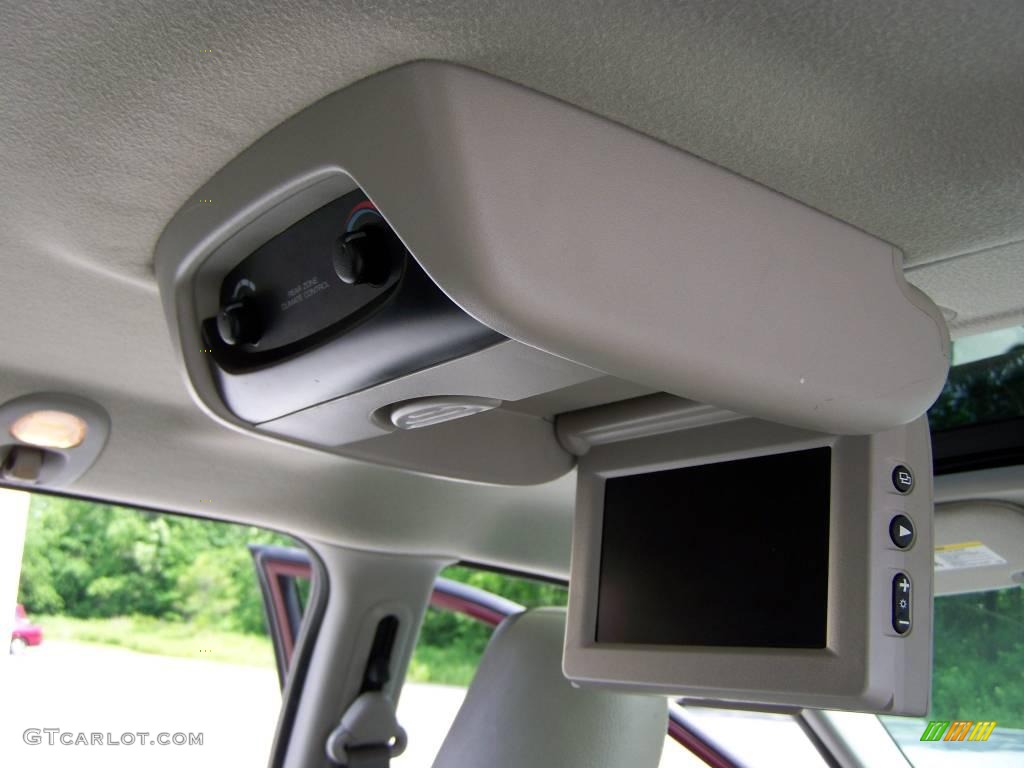 2007 Town & Country Touring - Cognac Crystal Pearl / Dark Khaki/Light Graystone photo #5