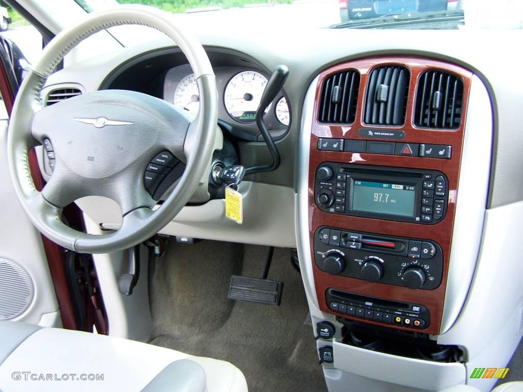 2007 Town & Country Touring - Cognac Crystal Pearl / Dark Khaki/Light Graystone photo #7