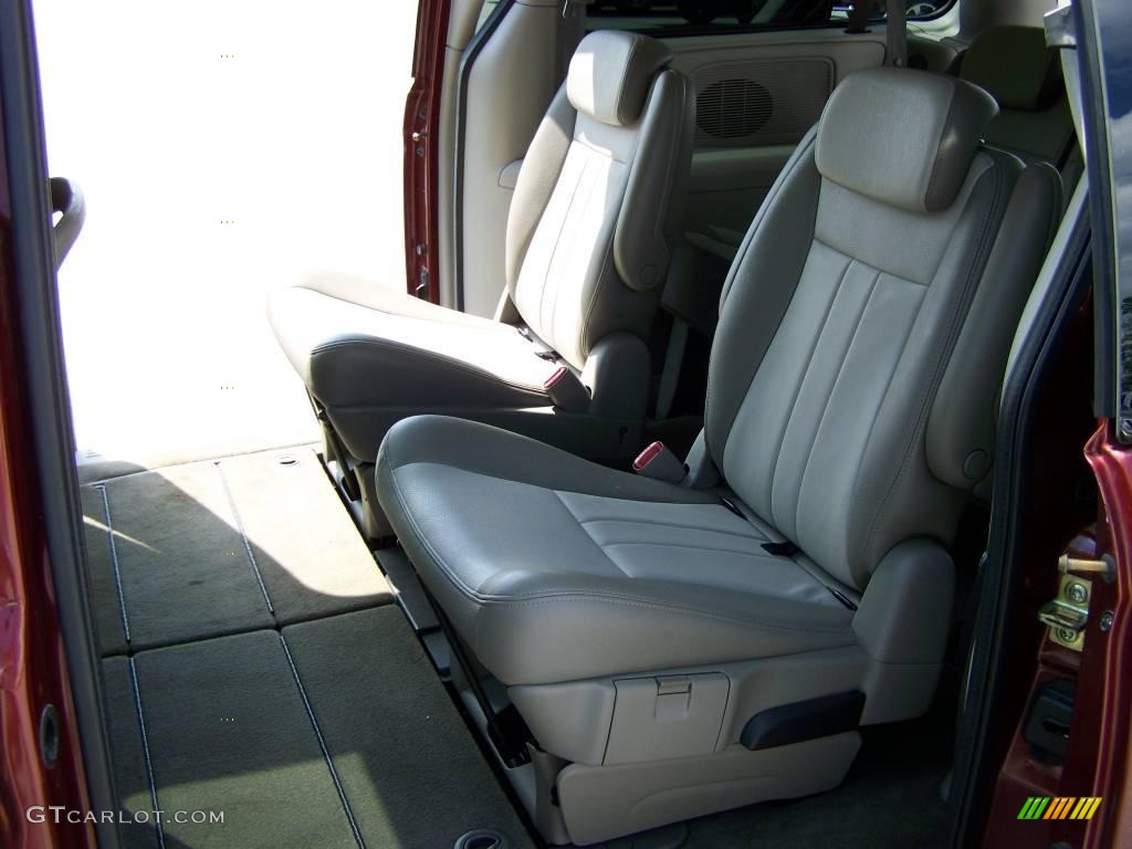 2007 Town & Country Touring - Cognac Crystal Pearl / Dark Khaki/Light Graystone photo #11
