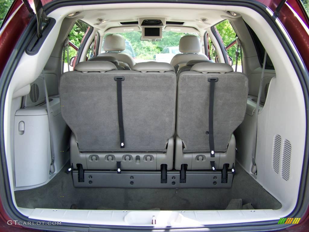 2007 Town & Country Touring - Cognac Crystal Pearl / Dark Khaki/Light Graystone photo #12