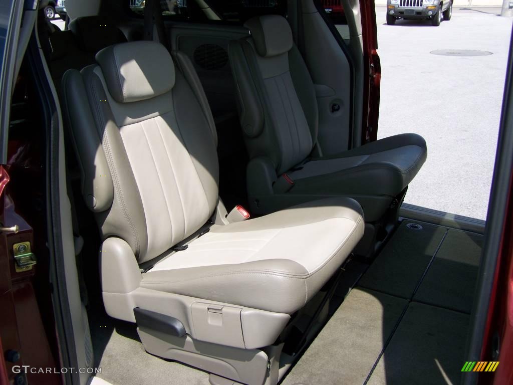2007 Town & Country Touring - Cognac Crystal Pearl / Dark Khaki/Light Graystone photo #14