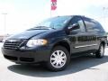 2007 Brilliant Black Crystal Pearl Chrysler Town & Country Touring  photo #4