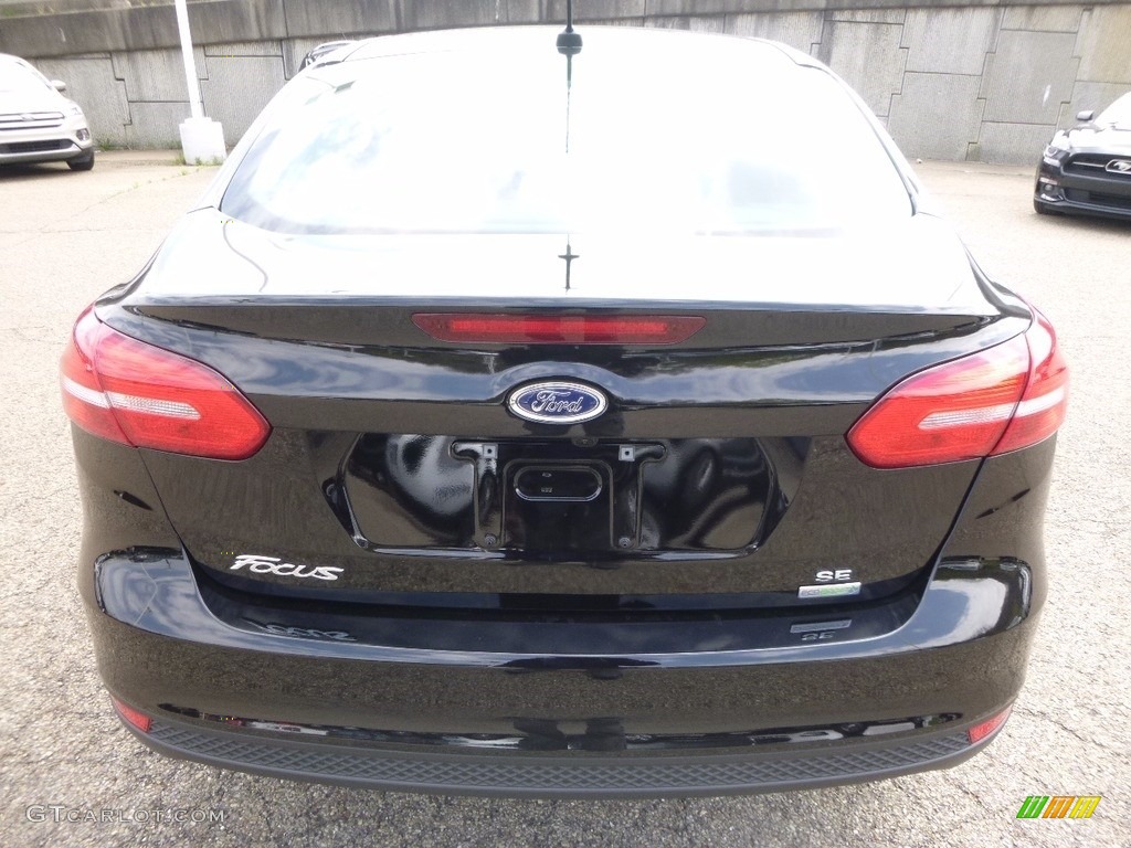 2017 Focus SE Sedan - Shadow Black / Charcoal Black photo #4