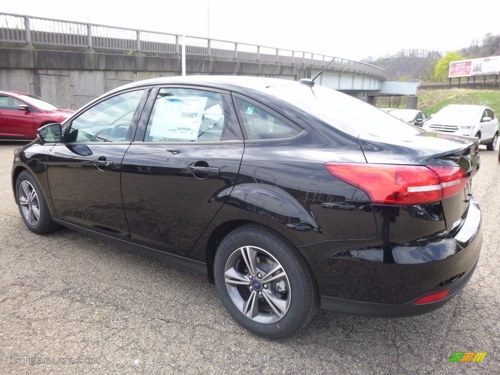 2017 Focus SE Sedan - Shadow Black / Charcoal Black photo #5