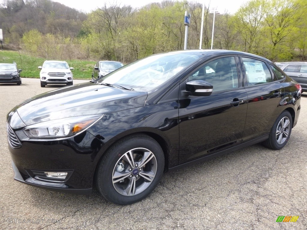 Shadow Black 2017 Ford Focus SE Sedan Exterior Photo #119919685