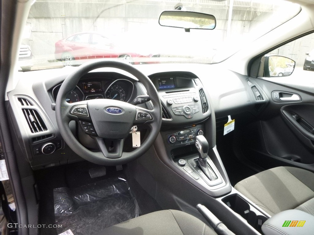 Charcoal Black Interior 2017 Ford Focus SE Sedan Photo #119919781