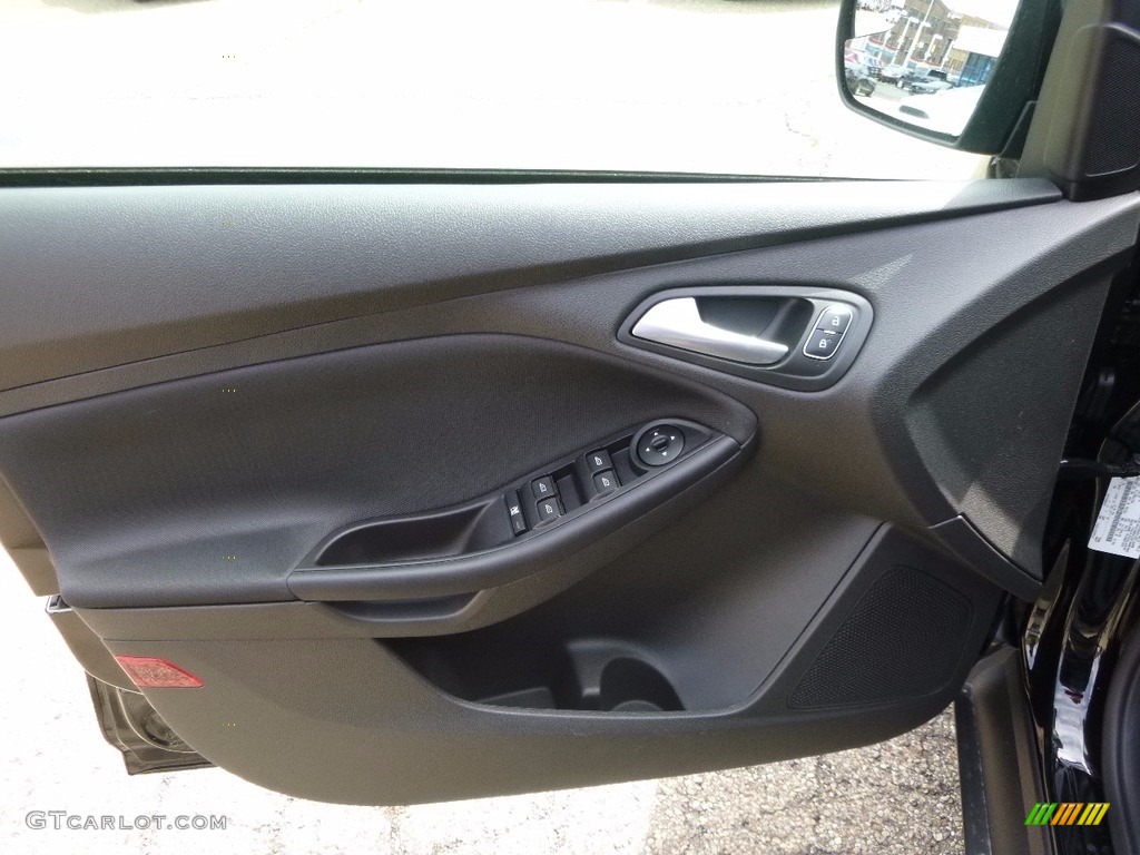 2017 Focus SE Sedan - Shadow Black / Charcoal Black photo #14