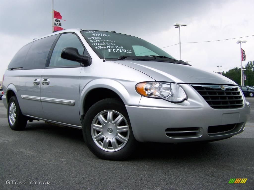 2007 Town & Country Touring - Bright Silver Metallic / Medium Slate Gray photo #1