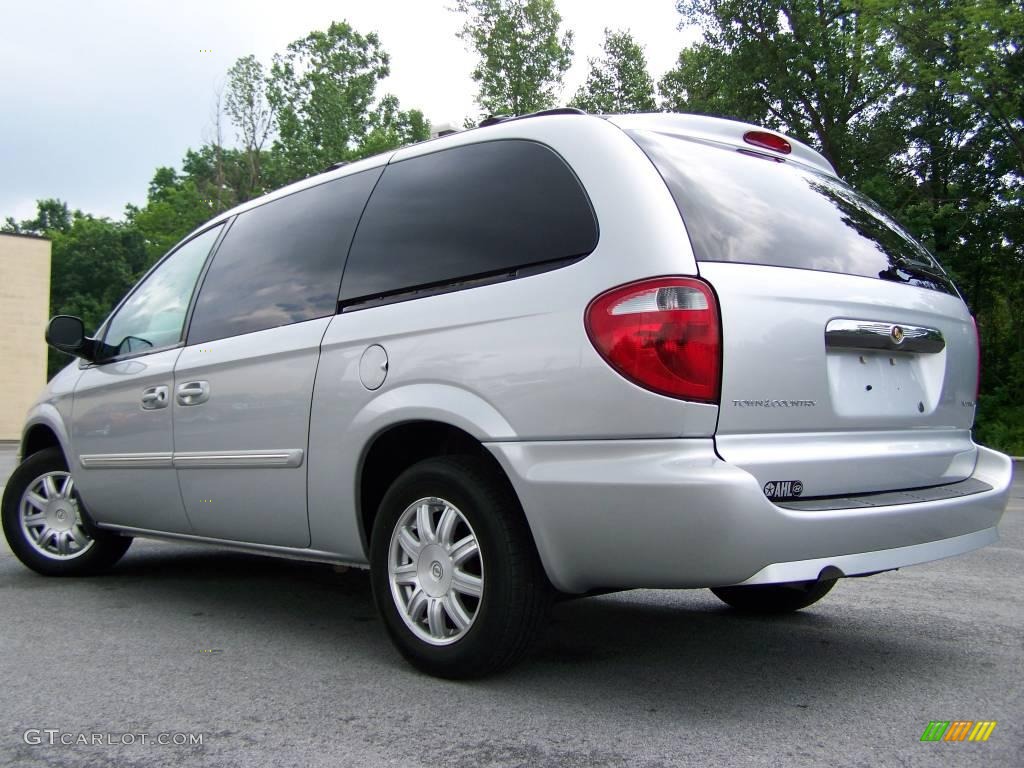 2007 Town & Country Touring - Bright Silver Metallic / Medium Slate Gray photo #3