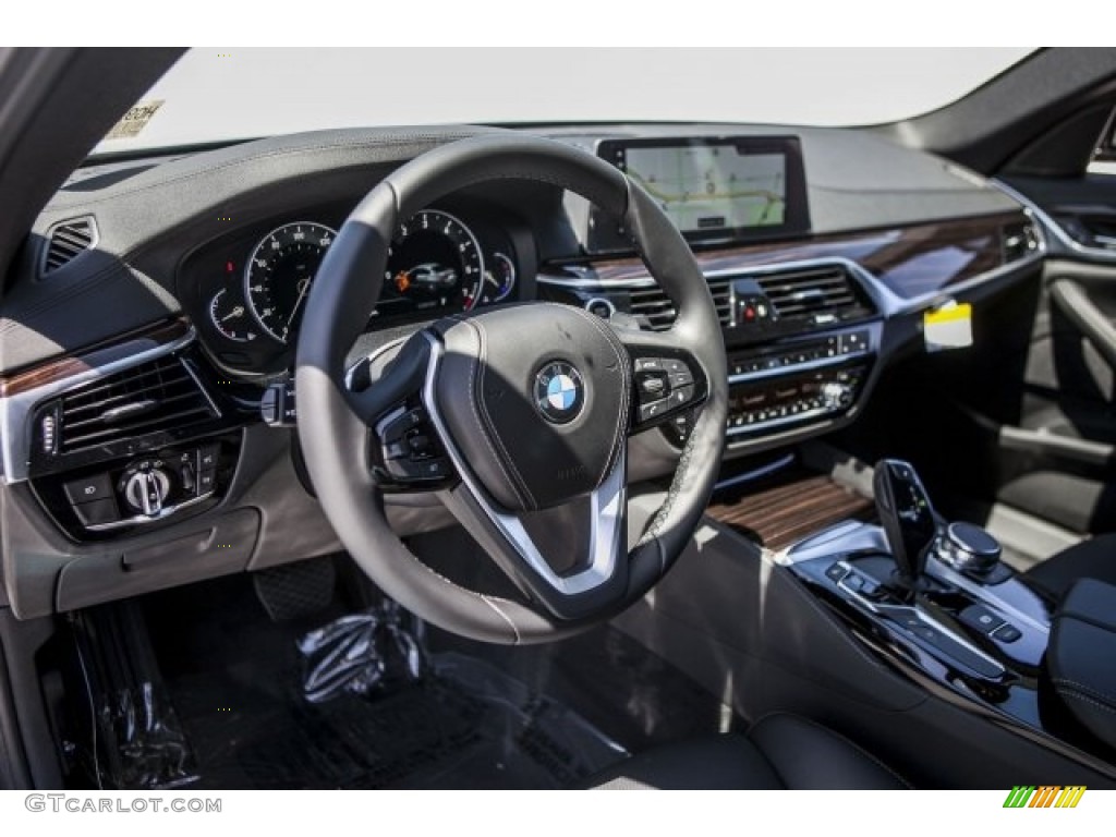 2017 5 Series 540i Sedan - Black Sapphire Metallic / Black photo #6