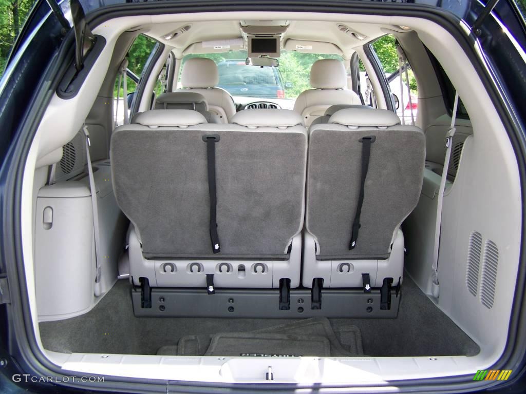 2007 Town & Country Touring - Modern Blue Pearl / Dark Khaki/Light Graystone photo #9