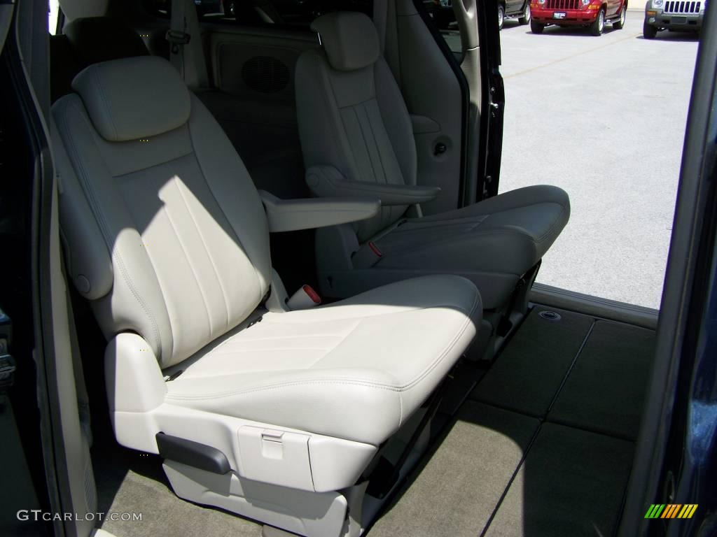 2007 Town & Country Touring - Modern Blue Pearl / Dark Khaki/Light Graystone photo #10