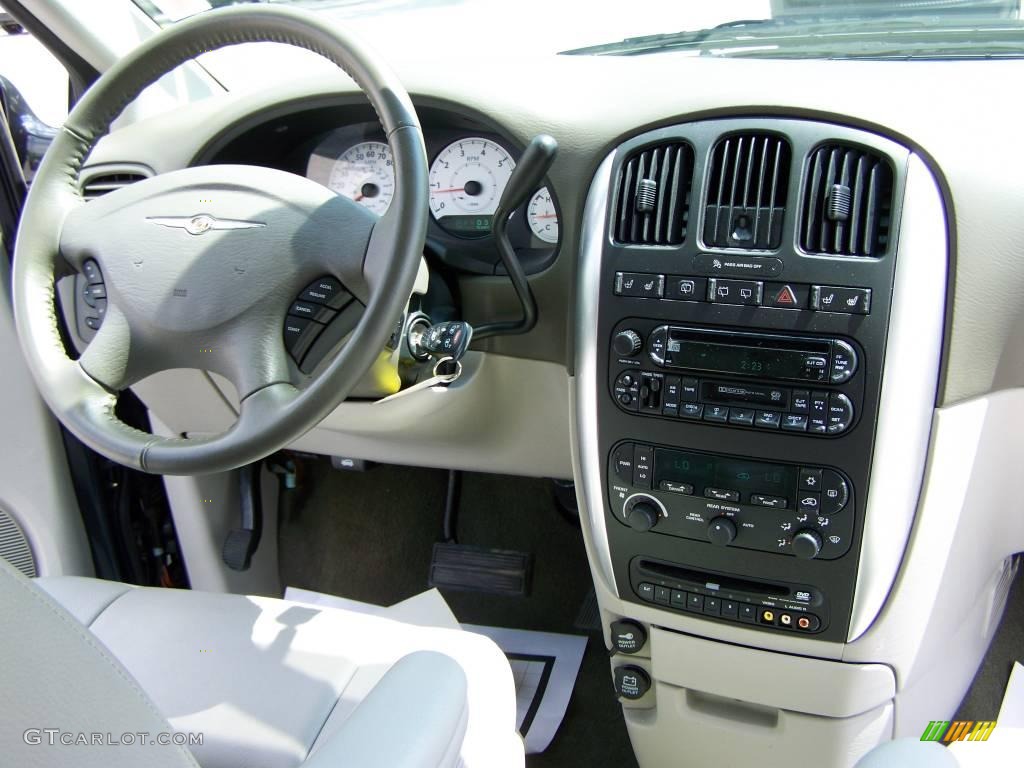 2007 Town & Country Touring - Modern Blue Pearl / Dark Khaki/Light Graystone photo #13