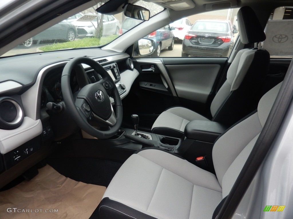 2017 Toyota RAV4 XLE Front Seat Photo #119973439