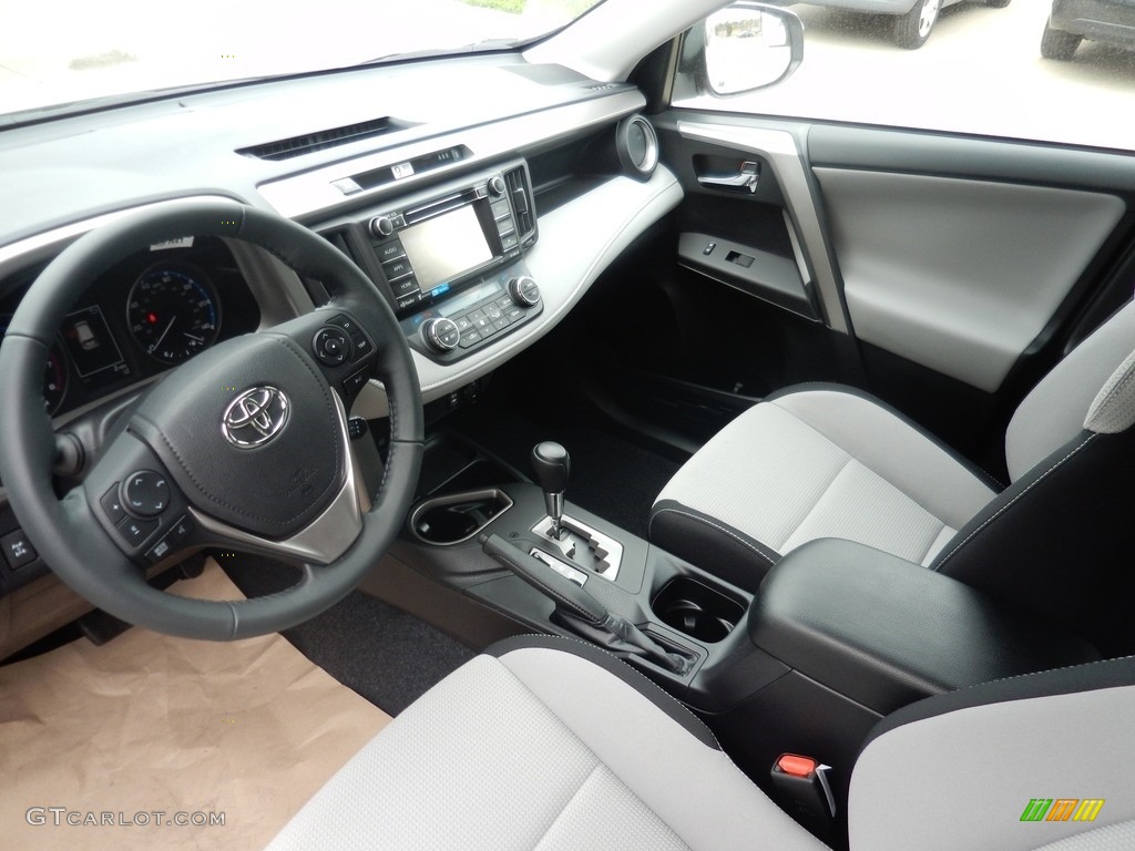 Ash Interior 2017 Toyota RAV4 XLE Photo #119973463