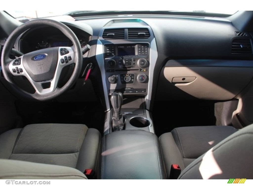 2013 Explorer FWD - Deep Impact Blue Metallic / Medium Light Stone photo #31