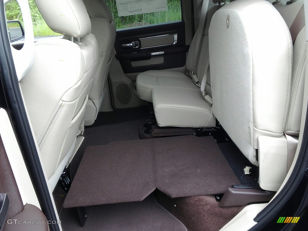 Canyon Brown/Light Frost Beige Interior 2017 Ram 1500 Laramie Crew Cab 4x4 Photo #119980951