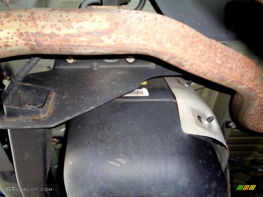 2005 Jeep Liberty CRD Sport 4x4 Undercarriage Photo #119981365
