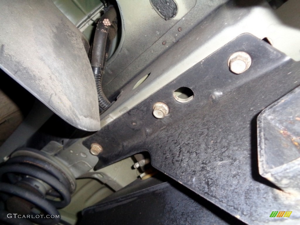 2005 Jeep Liberty CRD Sport 4x4 Undercarriage Photo #119981407