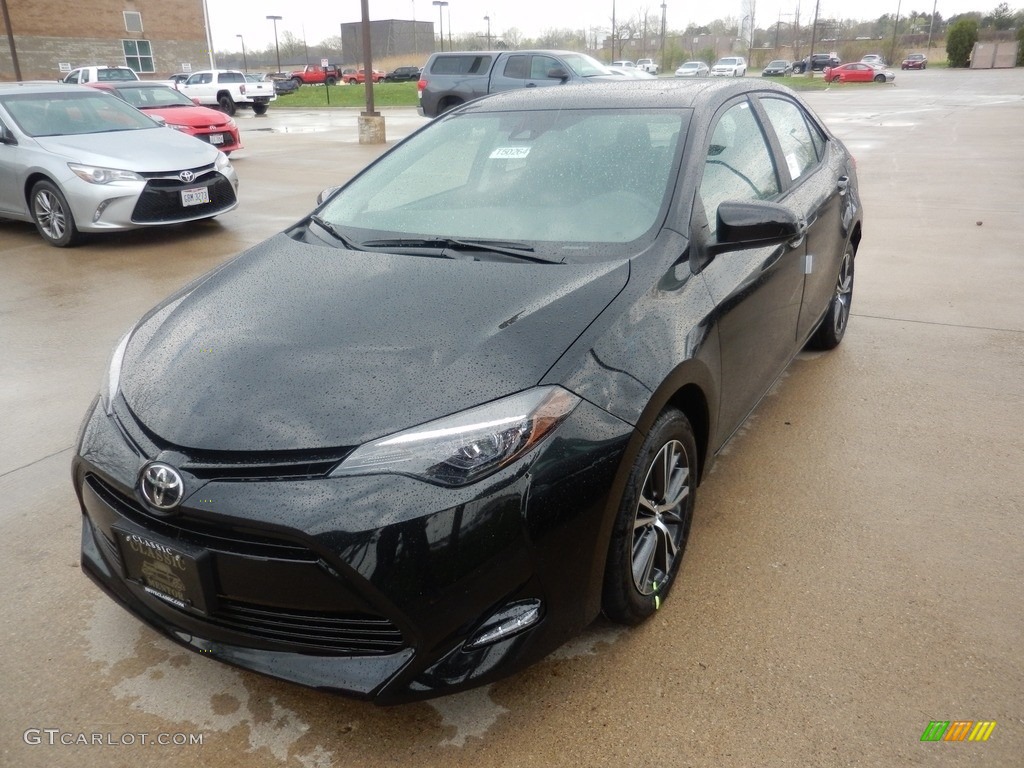 Black Sand Pearl 2017 Toyota Corolla LE Exterior Photo #119991600