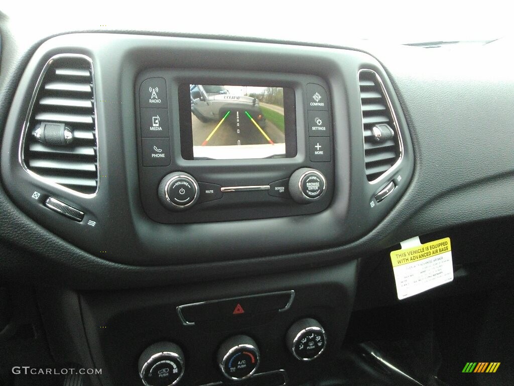 2017 Jeep Compass Latitude 4x4 Controls Photos