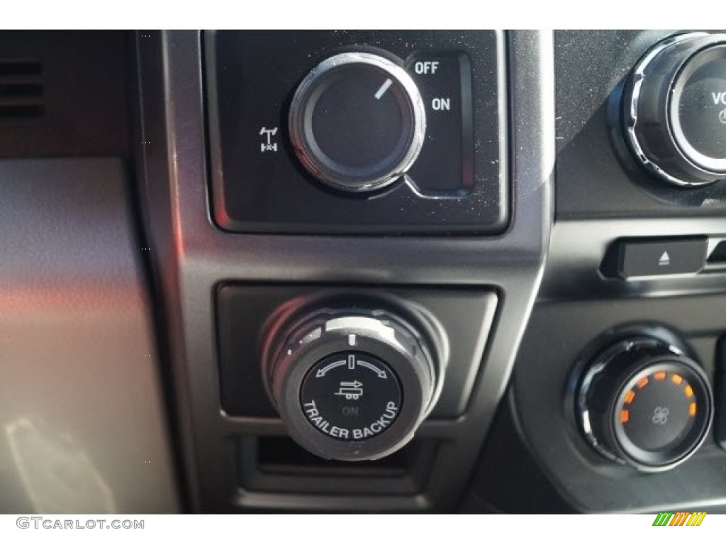 2017 F150 XLT SuperCrew - Shadow Black / Earth Gray photo #15