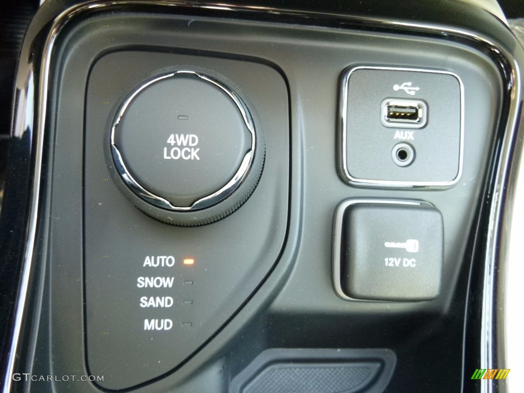 2017 Jeep Compass Limited 4x4 Controls Photo #120004334