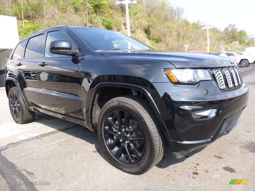 2017 Grand Cherokee Laredo 4x4 - Diamond Black Crystal Pearl / Black photo #8