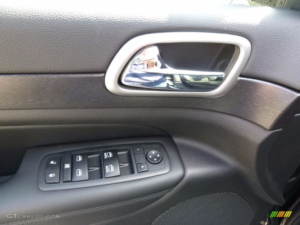 2017 Grand Cherokee Laredo 4x4 - Diamond Black Crystal Pearl / Black photo #14