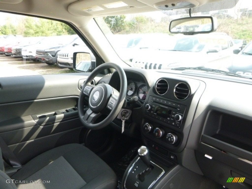 2017 Patriot Sport 4x4 - Black / Dark Slate Gray photo #12