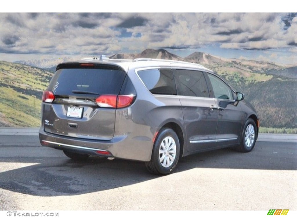 2017 Pacifica Touring L - Granite Crystal Metallic / Black/Alloy photo #3
