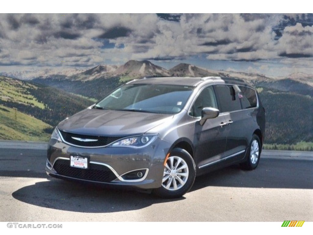 2017 Pacifica Touring L - Granite Crystal Metallic / Black/Alloy photo #5