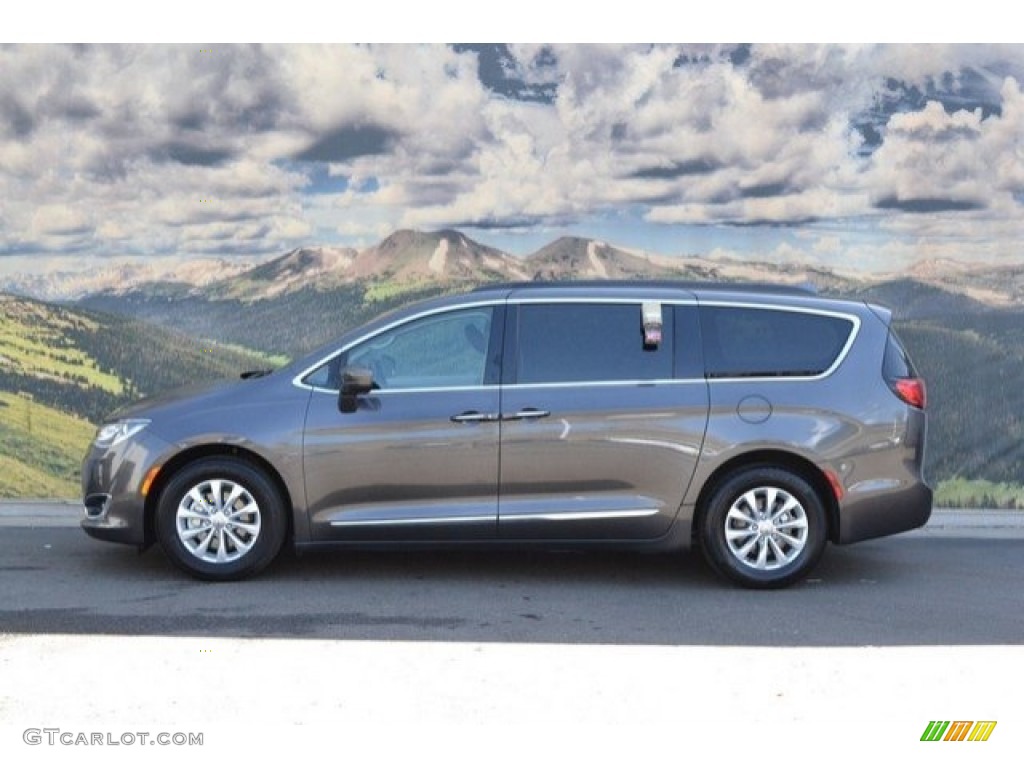 2017 Pacifica Touring L - Granite Crystal Metallic / Black/Alloy photo #6