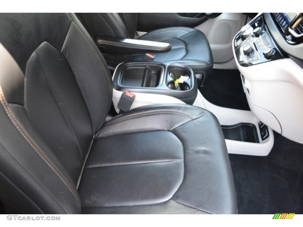 2017 Pacifica Touring L - Granite Crystal Metallic / Black/Alloy photo #15