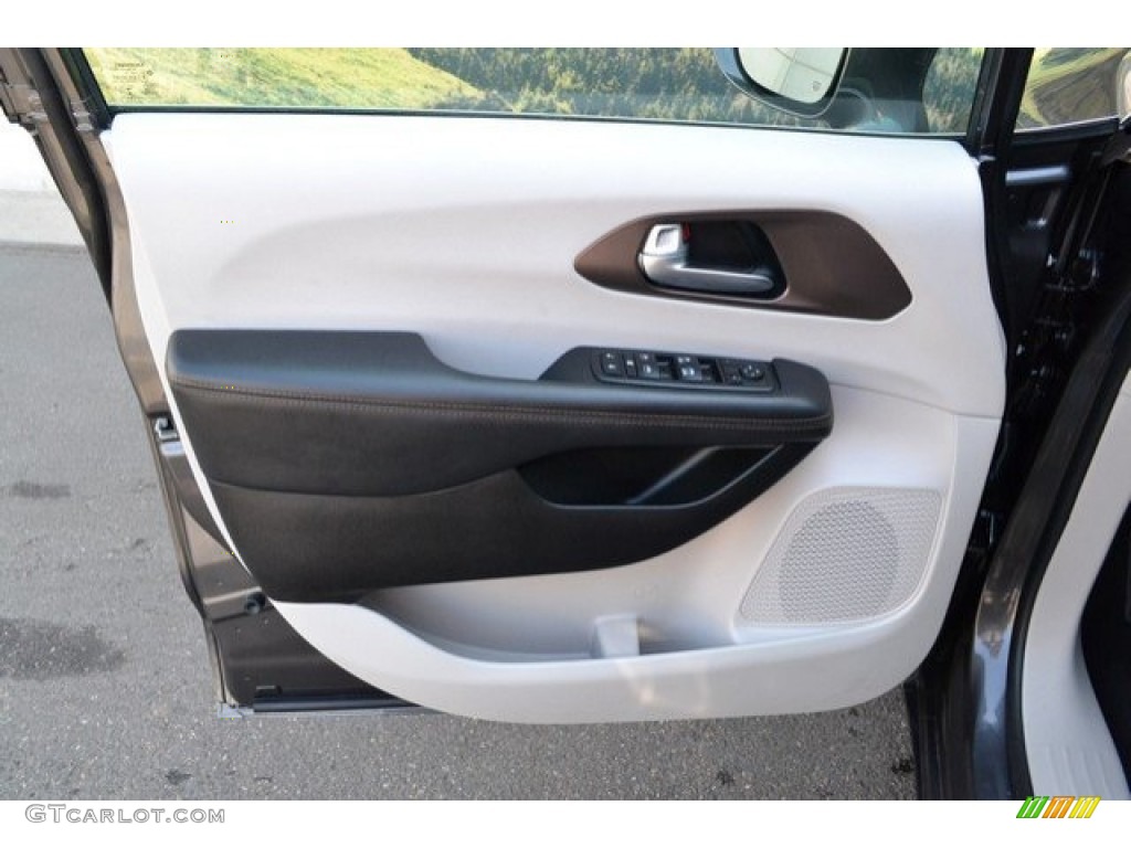 2017 Pacifica Touring L - Granite Crystal Metallic / Black/Alloy photo #22