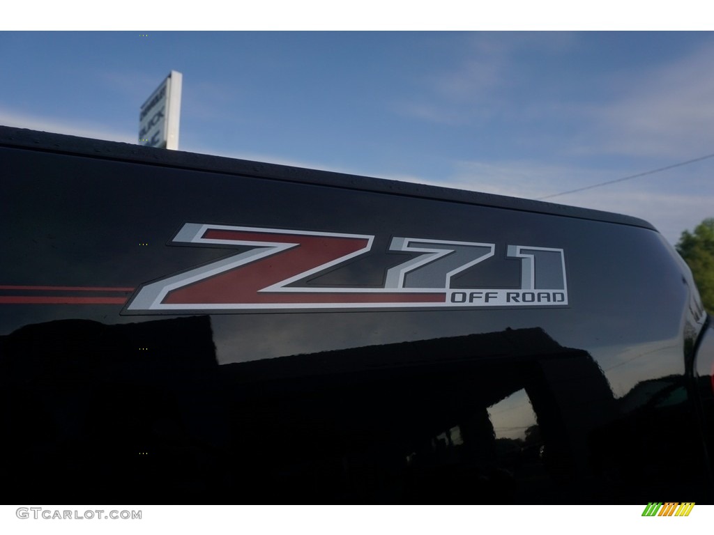 2017 Chevrolet Colorado Z71 Crew Cab Marks and Logos Photos
