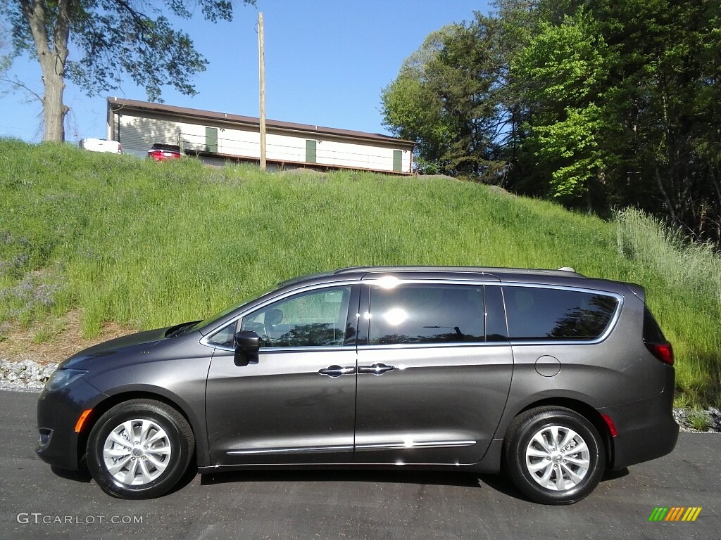 2017 Pacifica Touring L - Granite Crystal Metallic / Black/Alloy photo #1