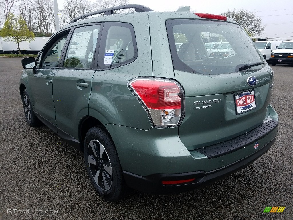 2017 Forester 2.5i - Jasmine Green Metallic / Gray photo #4