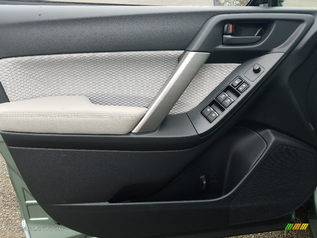 2017 Forester 2.5i - Jasmine Green Metallic / Gray photo #6